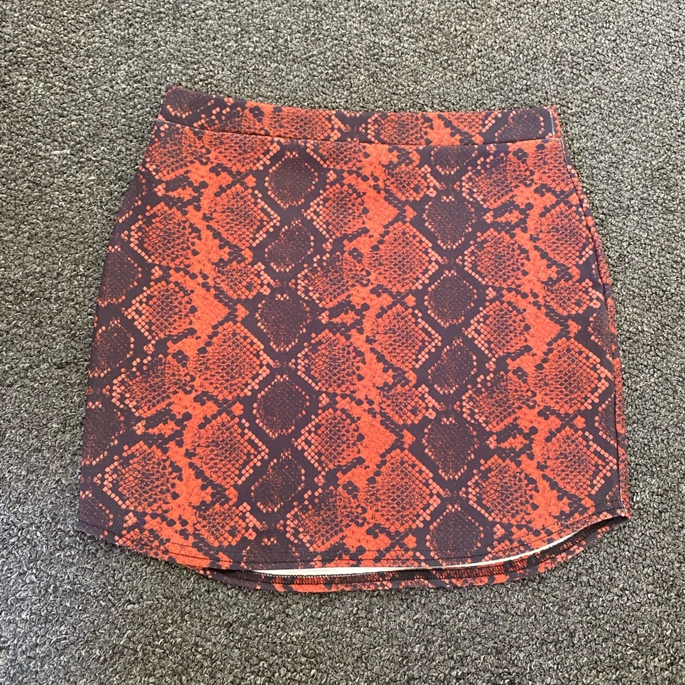 Red snake print missguided skirt
